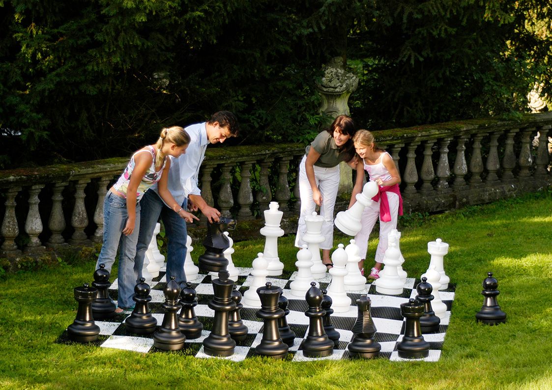 Set of figures for garden chess, king height 64cm