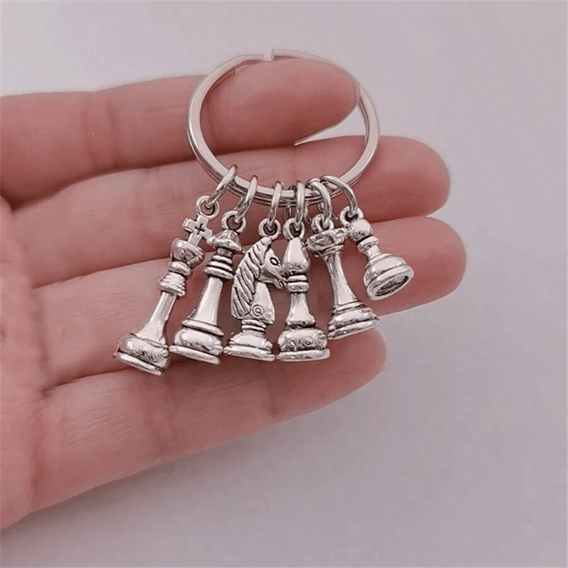 Keyring with 6 metal chess pieces
